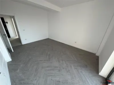 Garsoniera bloc nou, parcare inclusa, etaj 3 cu lift - foto 3
