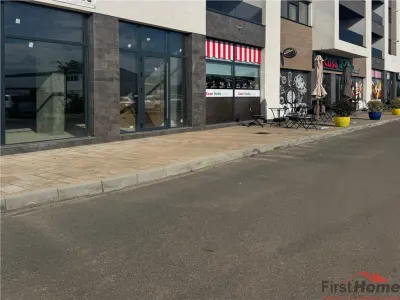 Sp com 195 mp, 7 locuri de parcare, 4 intrari, zona de Nord, bloc nou - Focsani