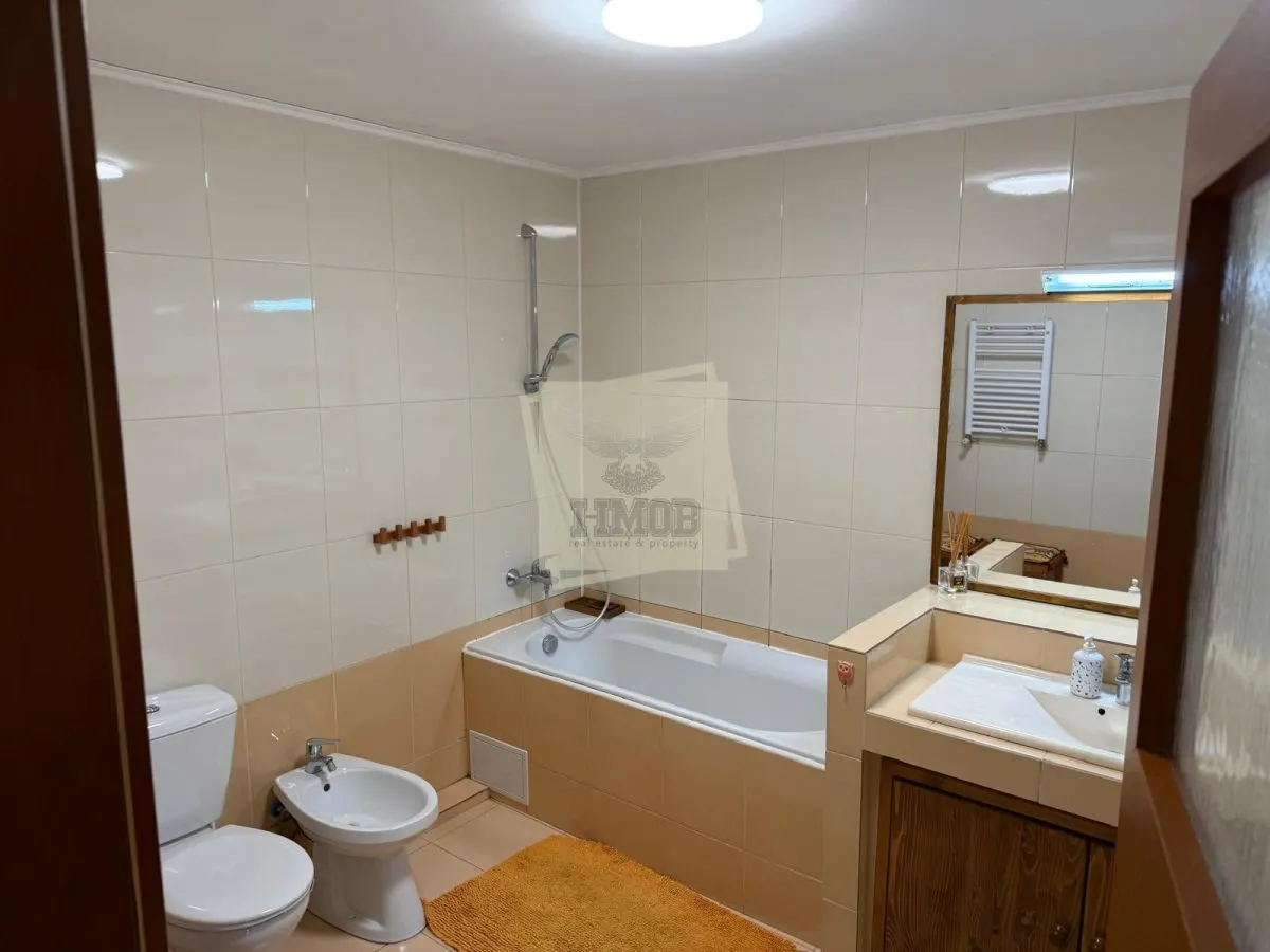 Apartament 3 camere 2 bai  balcon si parcare subterana pe Aleea Streiu - foto 9