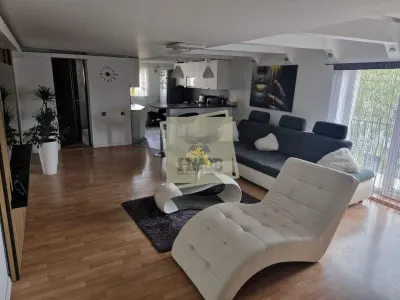 Apartament modern pe 2 niveluri 4 camere 2 bai si 82.4 mpu in Sibiu - Sibiu