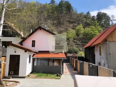 Casa individuala 5 camere 4 bai garaj pivnita si panouri solare in Cisnadioara - Cisnadioara