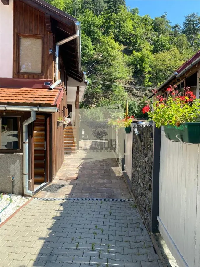 Casa individuala 5 camere 4 bai garaj pivnita si panouri solare in Cisnadioara - foto 14