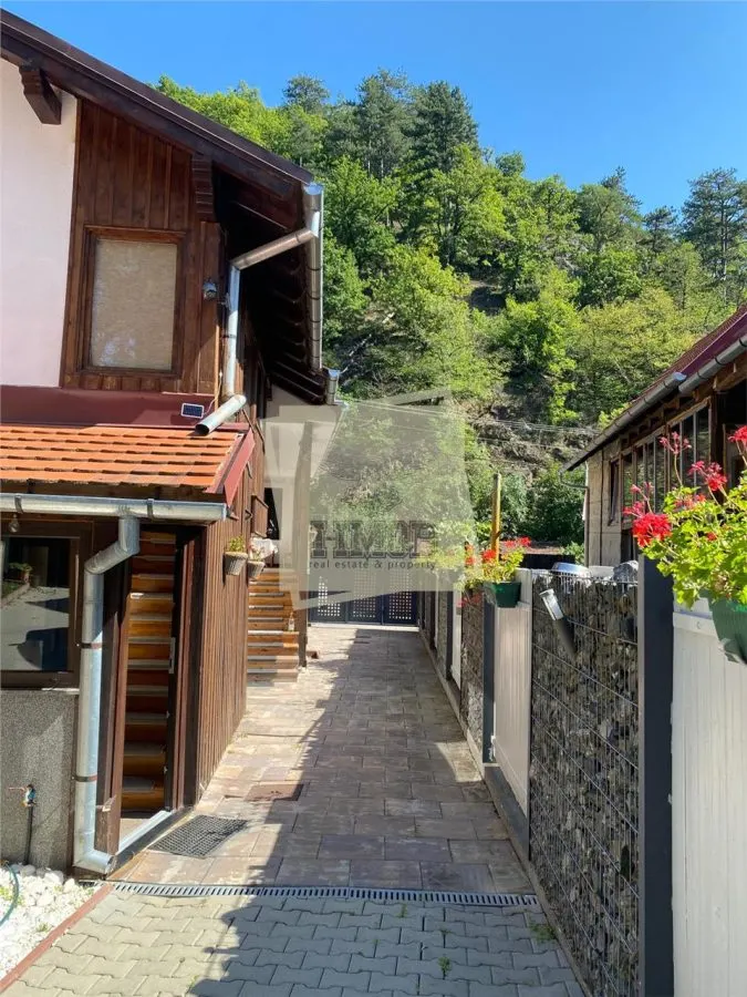 Casa individuala 5 camere 4 bai garaj pivnita si panouri solare in Cisnadioara - foto 20