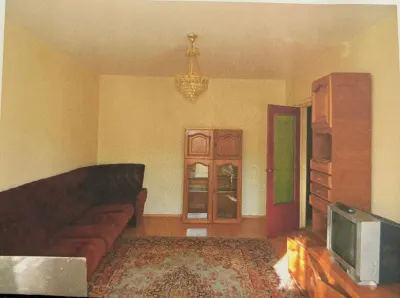 Apartament 3 camere Calea Bucuresti,-Judetean decomandat,135000 Euro - foto 3