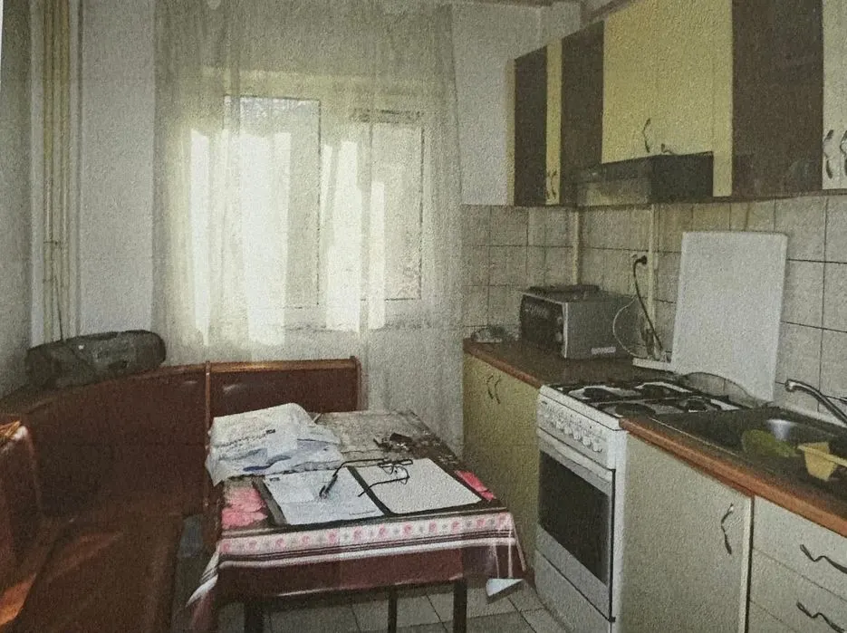 Apartament 3 camere Calea Bucuresti,-Judetean decomandat,135000 Euro - foto 4