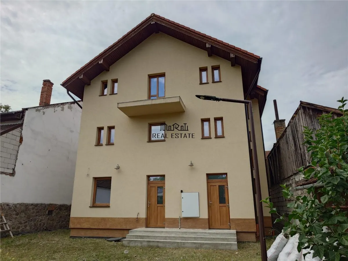 Cladire noua, ideala pentru cazare sau spatii de birouri in Brad, Hd - foto 1