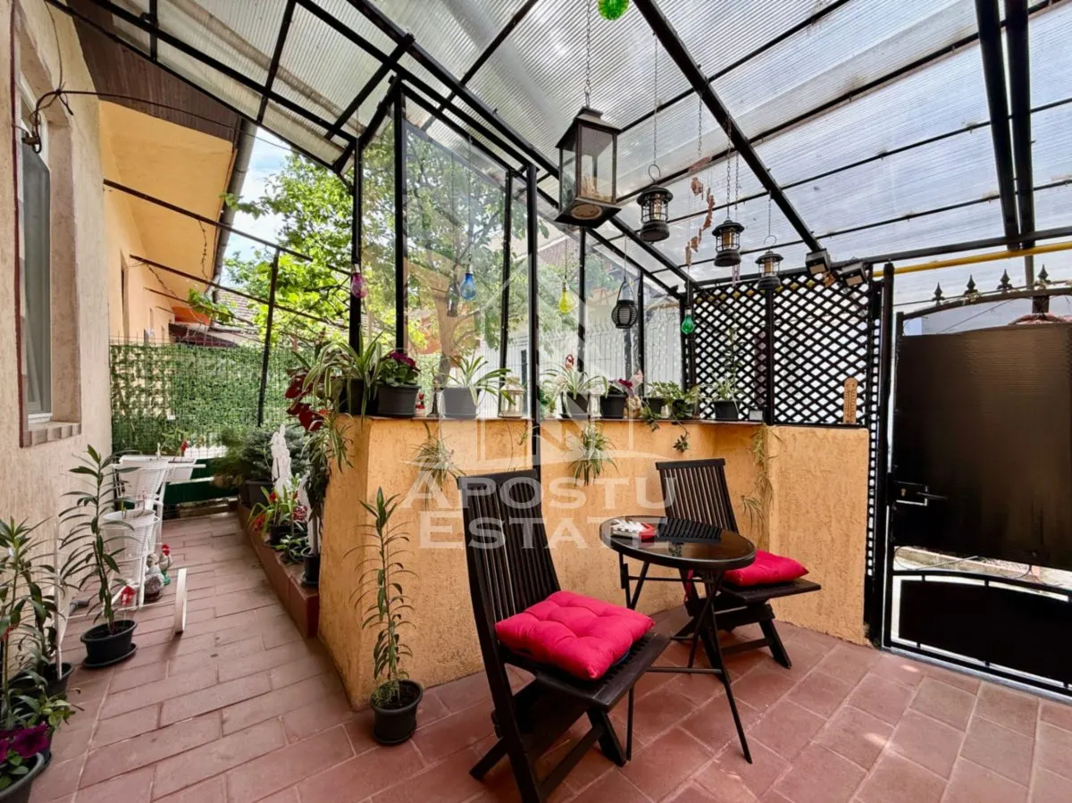 Apartament cu 2 camere si curte de vanzare in Complexul Studentesc - foto 1