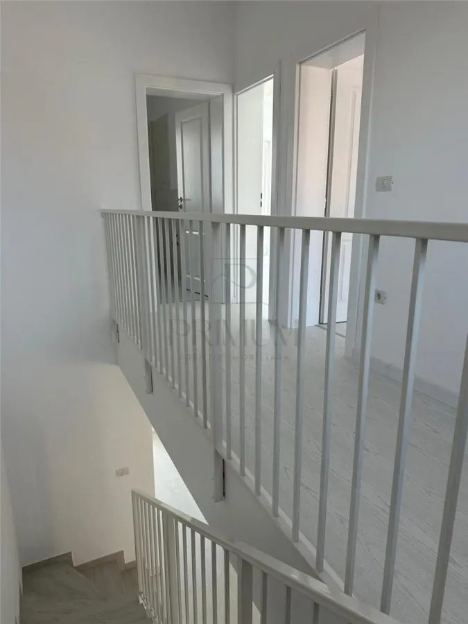 MOSNITA -ZONA EXCELENTA - 4 CAMERE -DUPLEX - foto 3