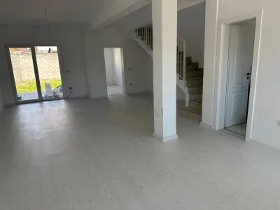 MOSNITA -ZONA EXCELENTA - 4 CAMERE -DUPLEX - foto 4