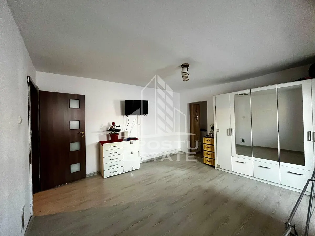 Apartament 3 camere,etaj 3,zona UMT - foto 1