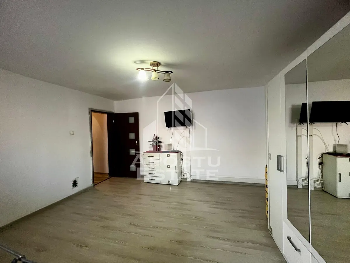 Apartament 3 camere,etaj 3,zona UMT - foto 2
