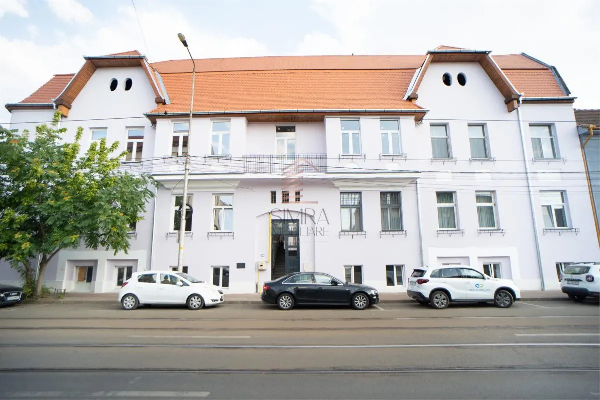 Apartament ultracentral cu 3 camere pe Strada Primariei - foto 1