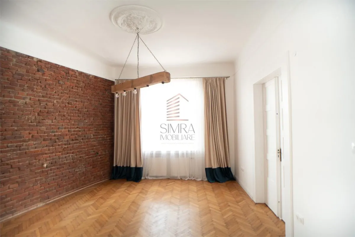 Apartament ultracentral cu 3 camere pe Strada Primariei - foto 2