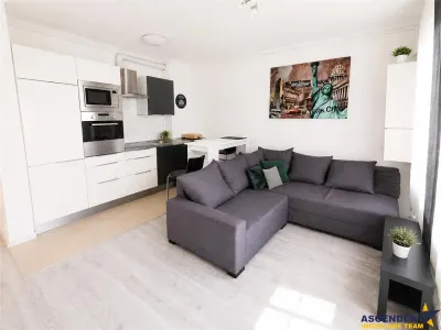 Apartament tip Studio mobilat si utilat modern, loc de parcare, boxa depozitare, zona Coresi, bloc nou - Brasov