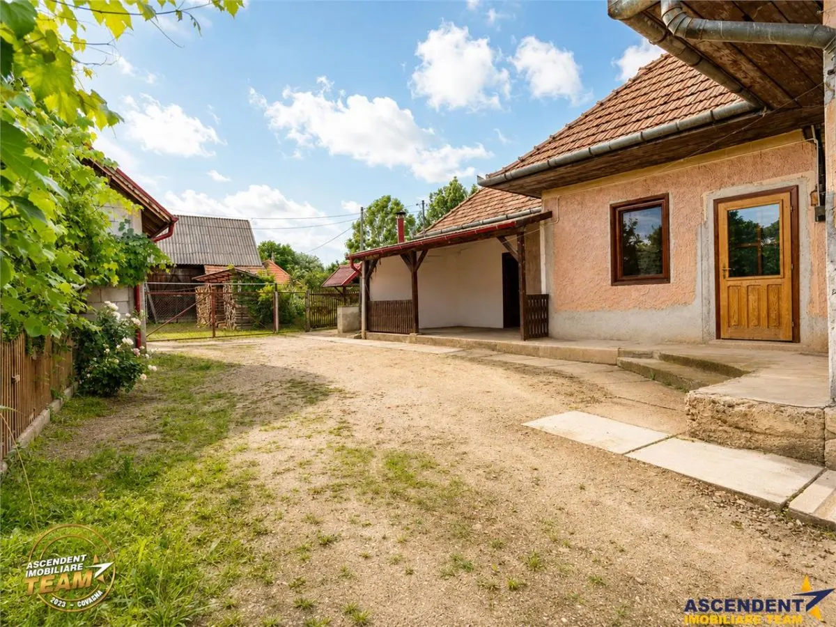Ansamblu: Casa + atelier + sura + 1.123mp teren,  Sat Lunga, Covasna - foto 1