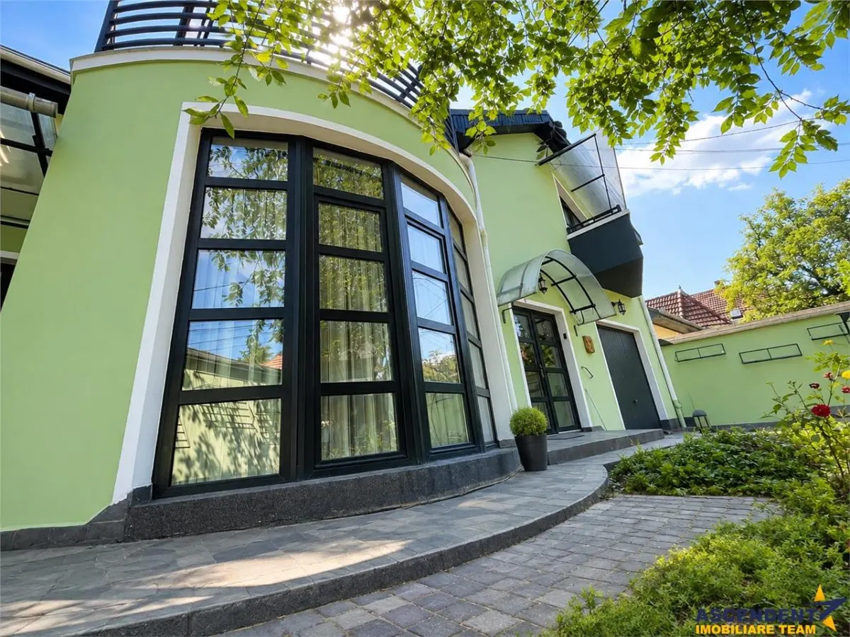 Vila individuala, arhitectura aparte, garaj, terasa,  balcon, Semicentral, Targu Mures - foto 1