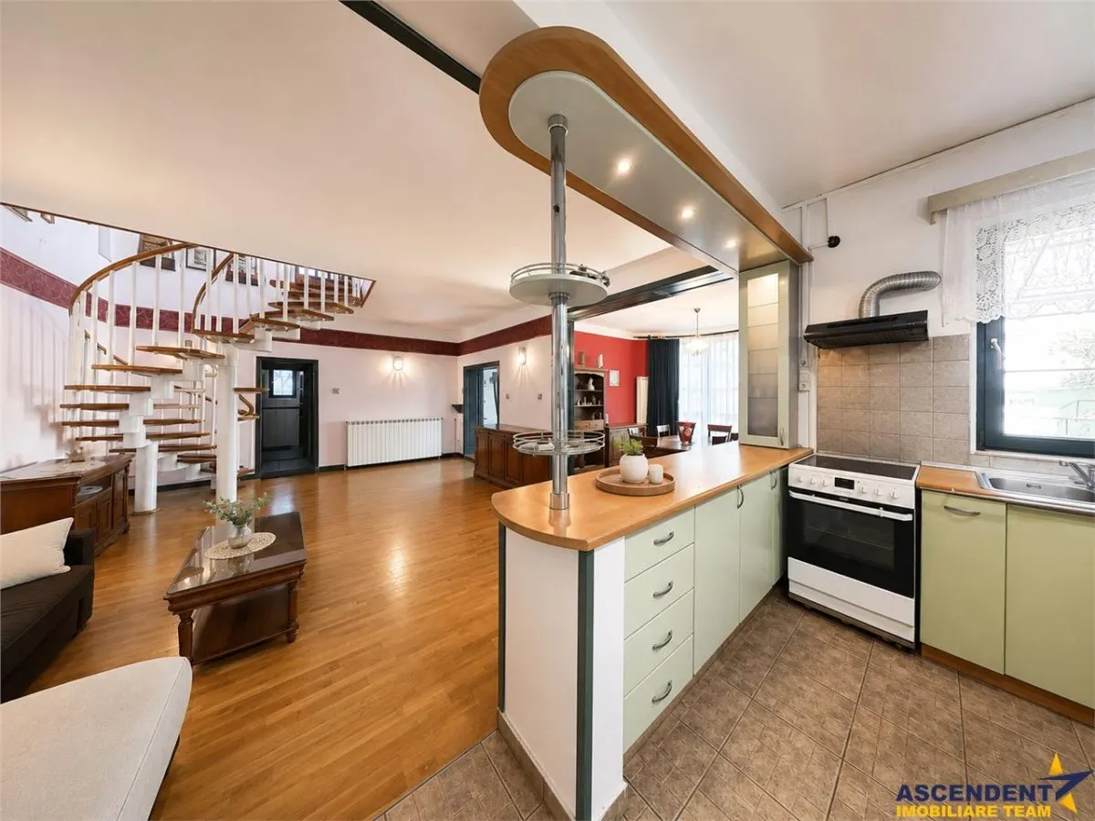 Vila individuala, arhitectura aparte, garaj, terasa,  balcon, Semicentral, Targu Mures - foto 14