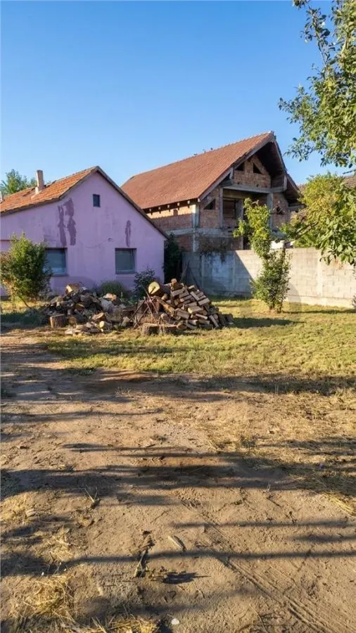 RECO Casa cu teren 3.066 m² de vânzare în Livada de Bihor - foto 1
