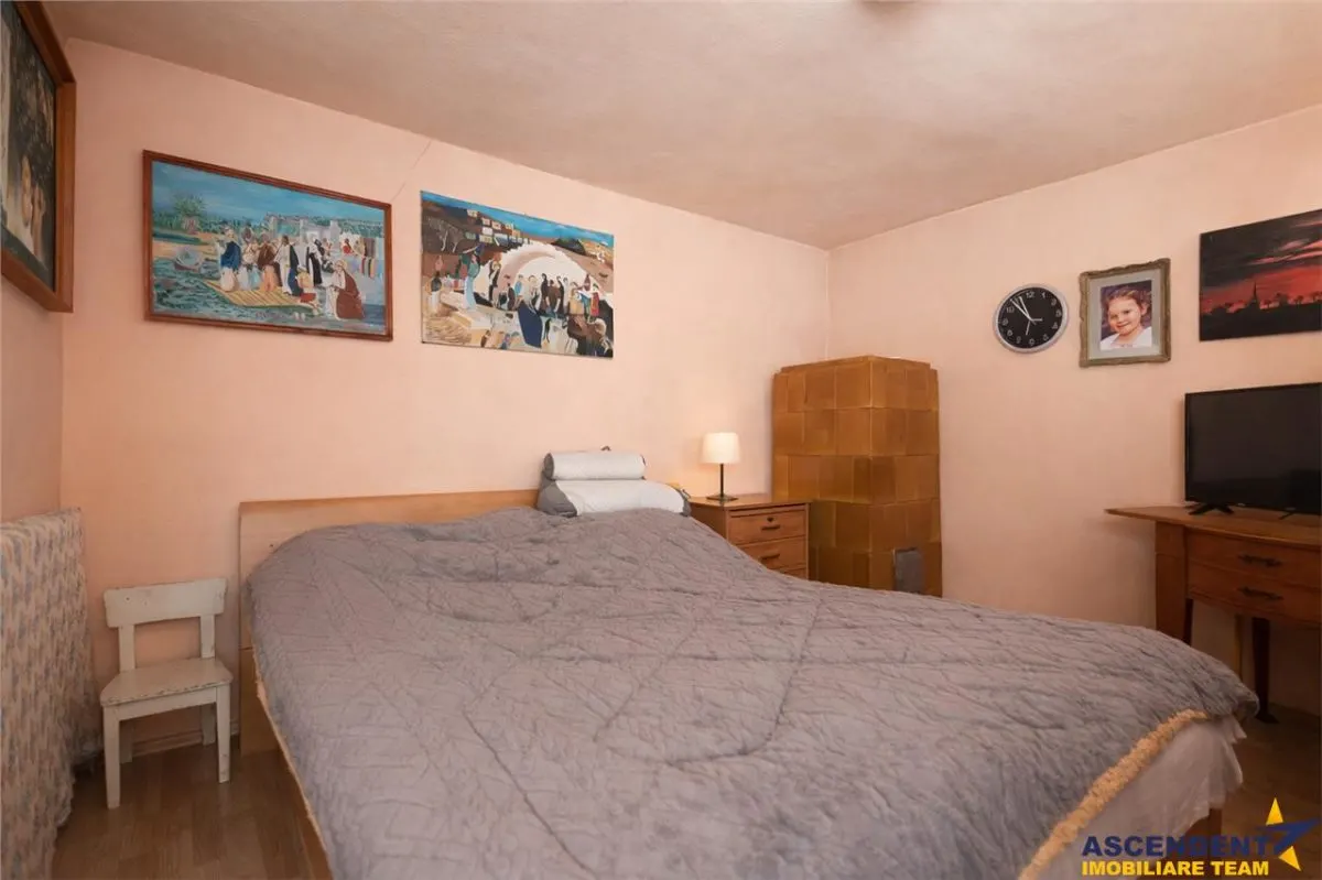 FILM! Casa primitoare in centrul orasului Targu Secuiesc - foto 4