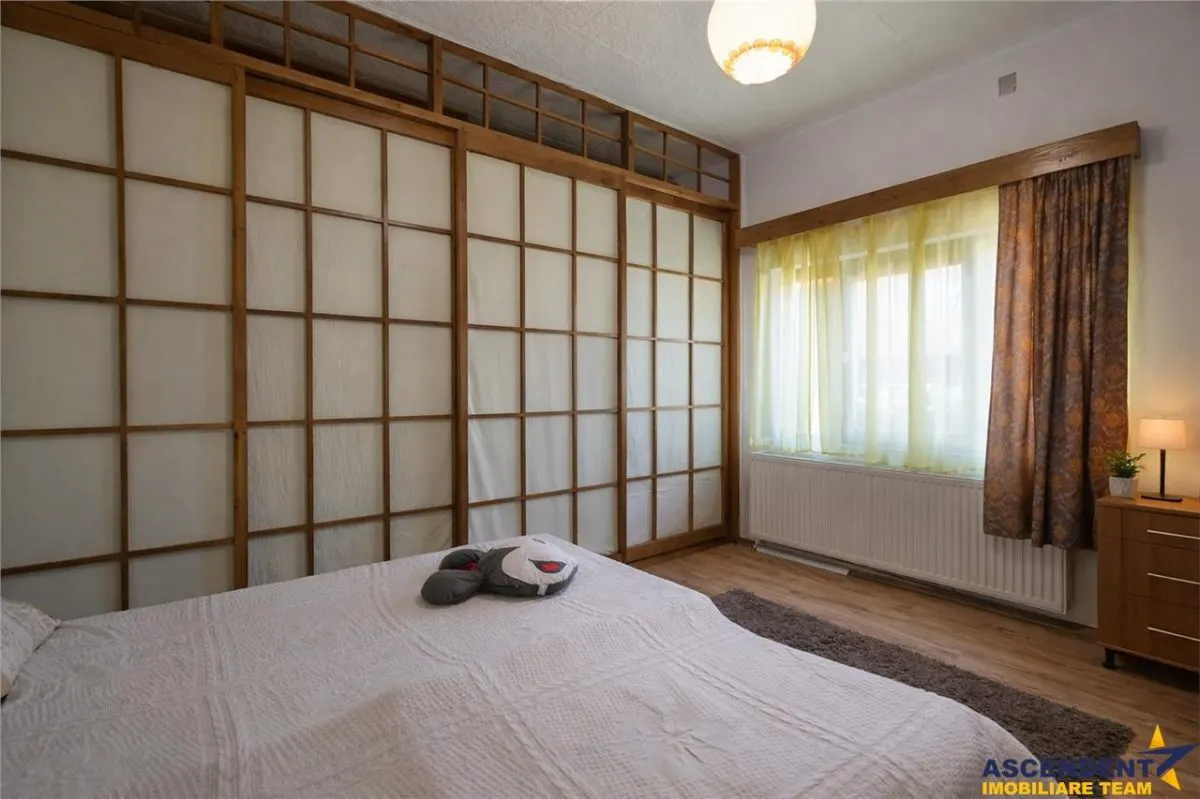 FILM! Casa primitoare in centrul orasului Targu Secuiesc - foto 5