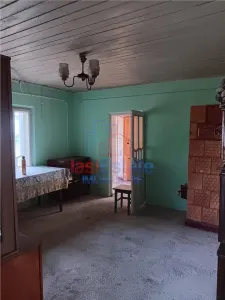 Vorovesti str Principala TEREN 1200mp cu CASA batraneasca 64mp toate utilitatile - foto 5
