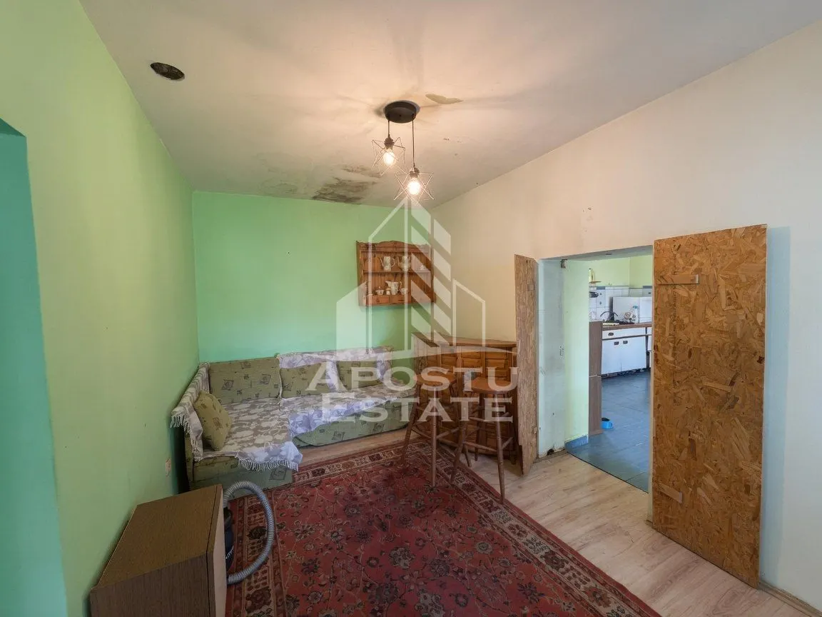 Casa + constructie moderna,de vanzare,2 locuinte,teren 2298 mp Giulvaz - foto 2