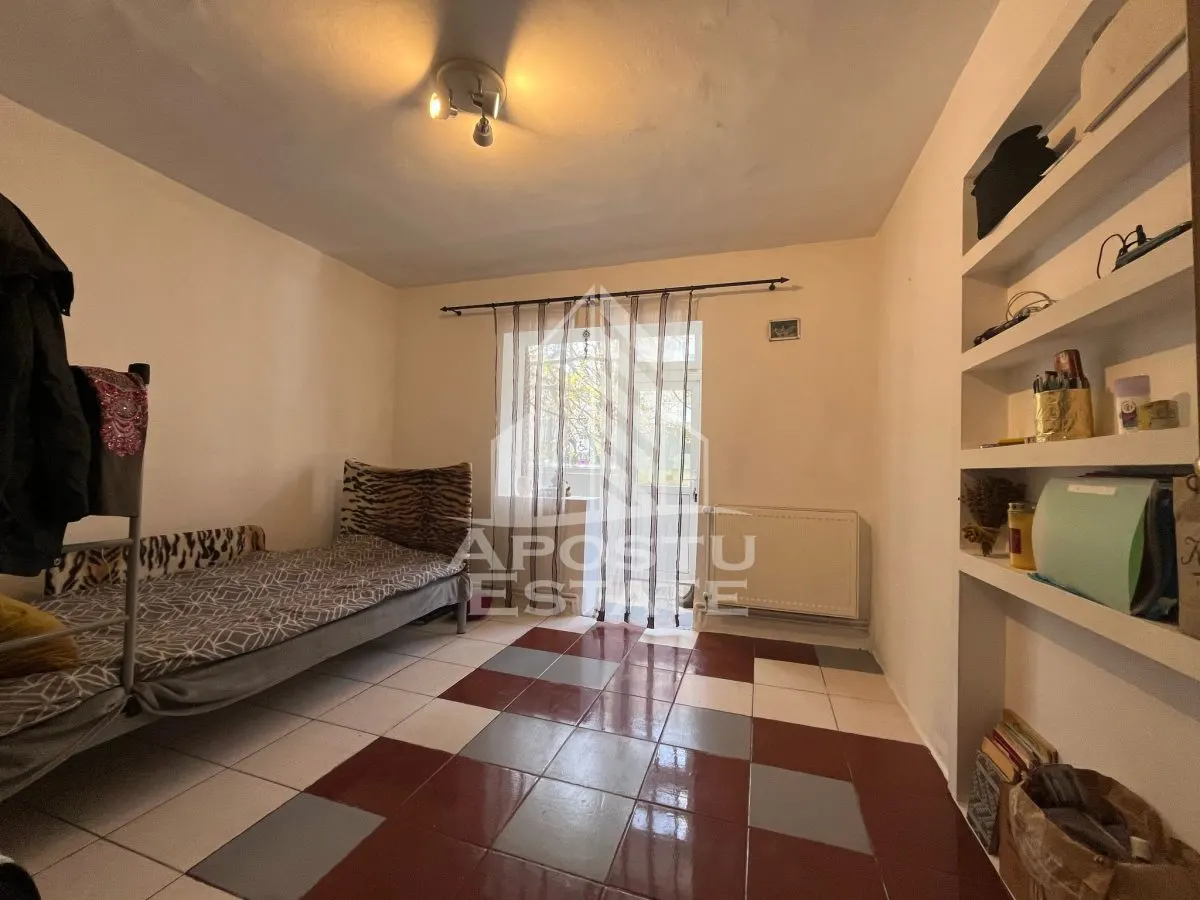 Apartament cu 2 camere, decomandat, parter inalt,centrala proprie - foto 1