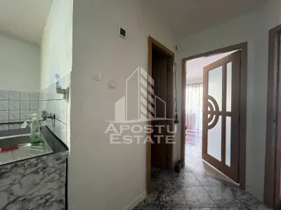 Apartament cu 2 camere, decomandat, parter inalt,centrala proprie - foto 3