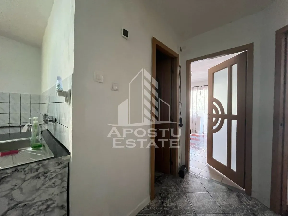 Apartament cu 2 camere, decomandat, parter inalt,centrala proprie - foto 3