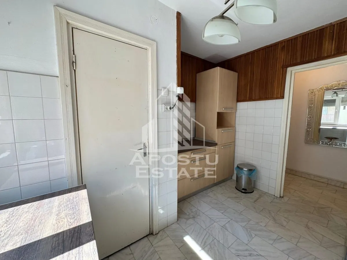 Apartament cu 3 camere, decomantat, etajul 2 , zona Spitalul Judetean - foto 3