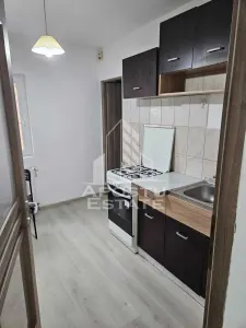 Apartament cu 2 camere, decomandat, etaj intermediar, zona Steaua - foto 3