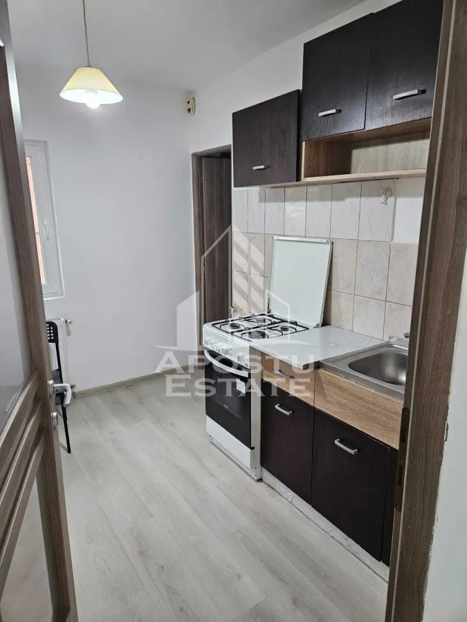 Apartament cu 2 camere, decomandat, etaj intermediar, zona Steaua - foto 3