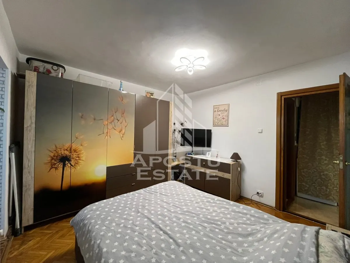 Apartament cu 3 camere, decomandat, 2 bai , 2 balcoane,zona Soarelui - foto 5