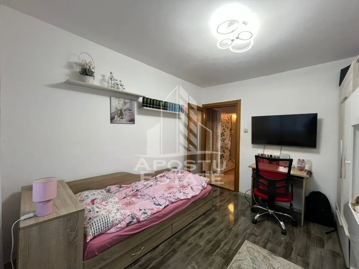 Apartament cu 3 camere, decomandat, 2 bai , 2 balcoane,zona Soarelui - foto 6