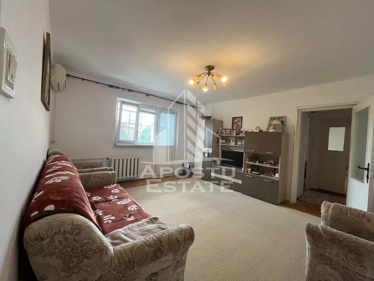 Apartament  cu 2 camere, semidecomandat, etaj intermediar, Dambovita - foto 1