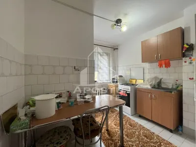 Apartament  cu 2 camere, semidecomandat, etaj intermediar, Dambovita - foto 7
