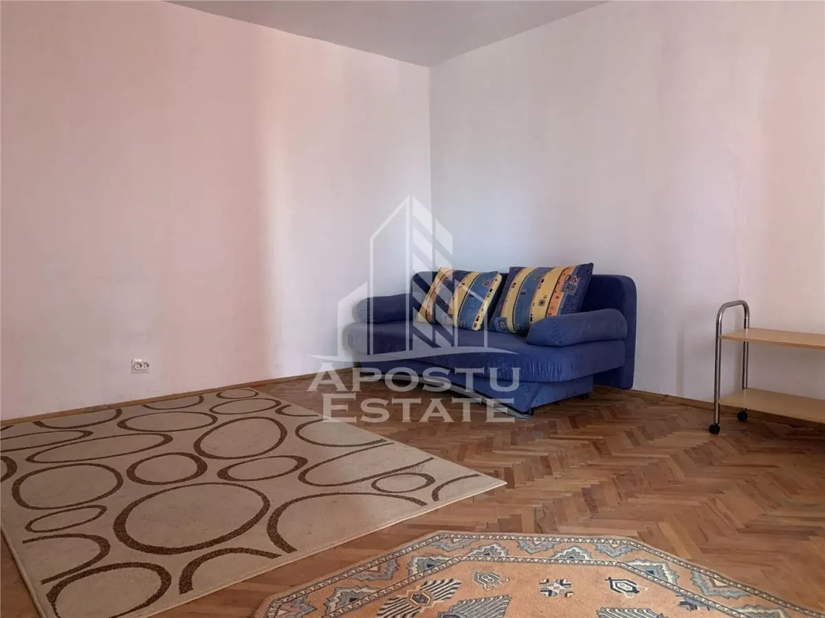 Apartament cu 2 camere, decomandat ,cu centrala proprie - foto 2