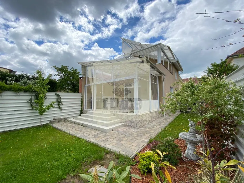 Casa cu 4 camere 3 bai 2 terase si teren 450 mp in zona Parcul Sub Arini - foto 1