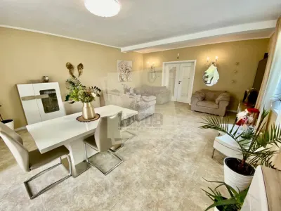 Casa cu 4 camere 3 bai 2 terase si teren 450 mp in zona Parcul Sub Arini - foto 2