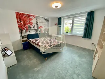 Casa cu 4 camere 3 bai 2 terase si teren 450 mp in zona Parcul Sub Arini - foto 4