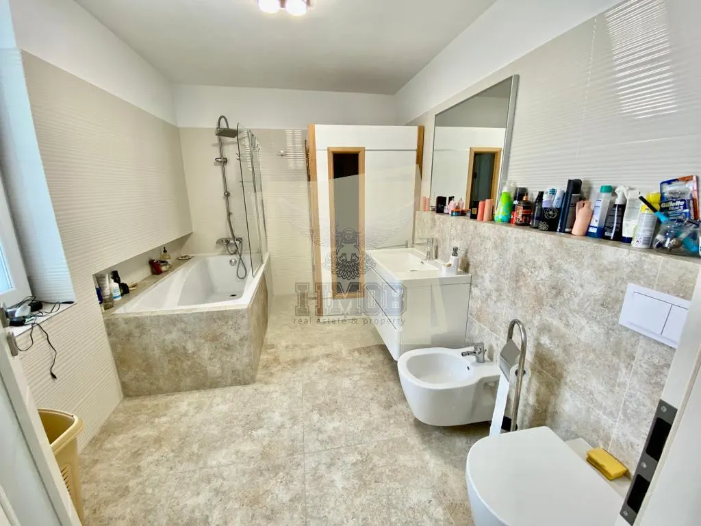 Casa cu 4 camere 3 bai 2 terase si teren 450 mp in zona Parcul Sub Arini - foto 7