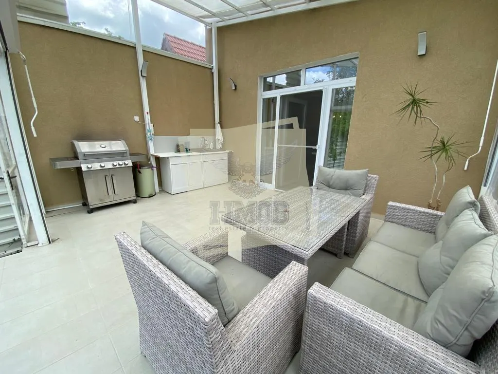Casa cu 4 camere 3 bai 2 terase si teren 450 mp in zona Parcul Sub Arini - foto 8