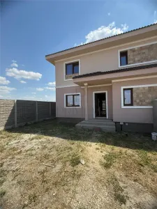 Mosnita - Zona linistita -1/2 Duplex cu etaj-Finisaje la alegere - Mosnita Noua