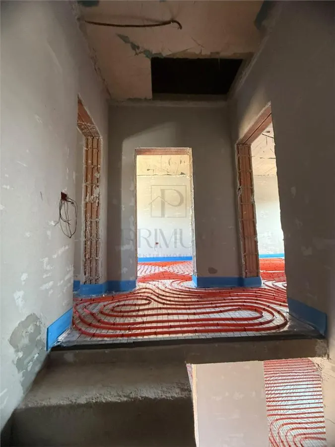 MOSNITA-ZONA LINISTITA - COMPARTIMENTARE EXCELENTA - foto 2