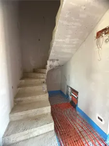 MOSNITA-ZONA LINISTITA - COMPARTIMENTARE EXCELENTA - foto 3