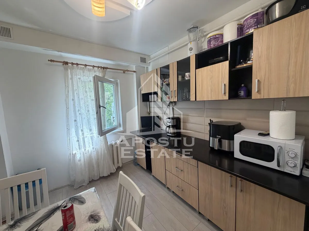 Apartament cu 3 camere de vanzare , etajul 2 , Zona Lipovei, Timisoara - foto 9