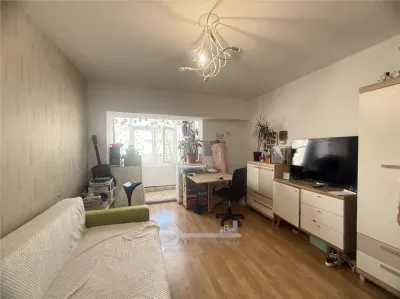 2 CAM GALATA BULEVARD, ET 1, DECOMANDAT,  2 BALCOANE - Iasi
