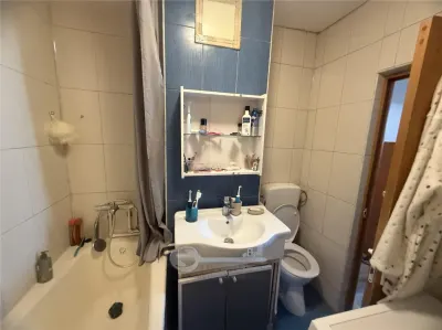 2 CAM GALATA BULEVARD, ET 1, DECOMANDAT,  2 BALCOANE - foto 12