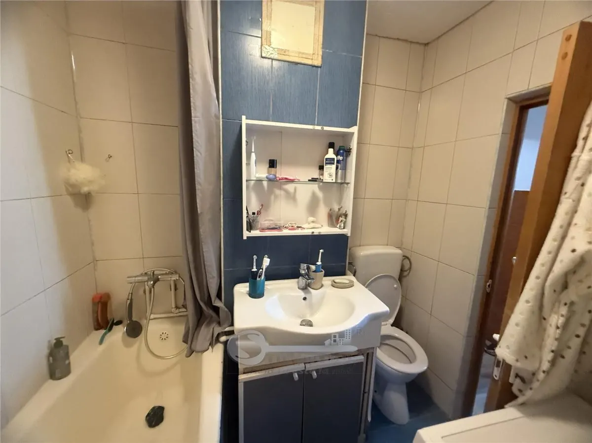 2 CAM GALATA BULEVARD, ET 1, DECOMANDAT,  2 BALCOANE - foto 12