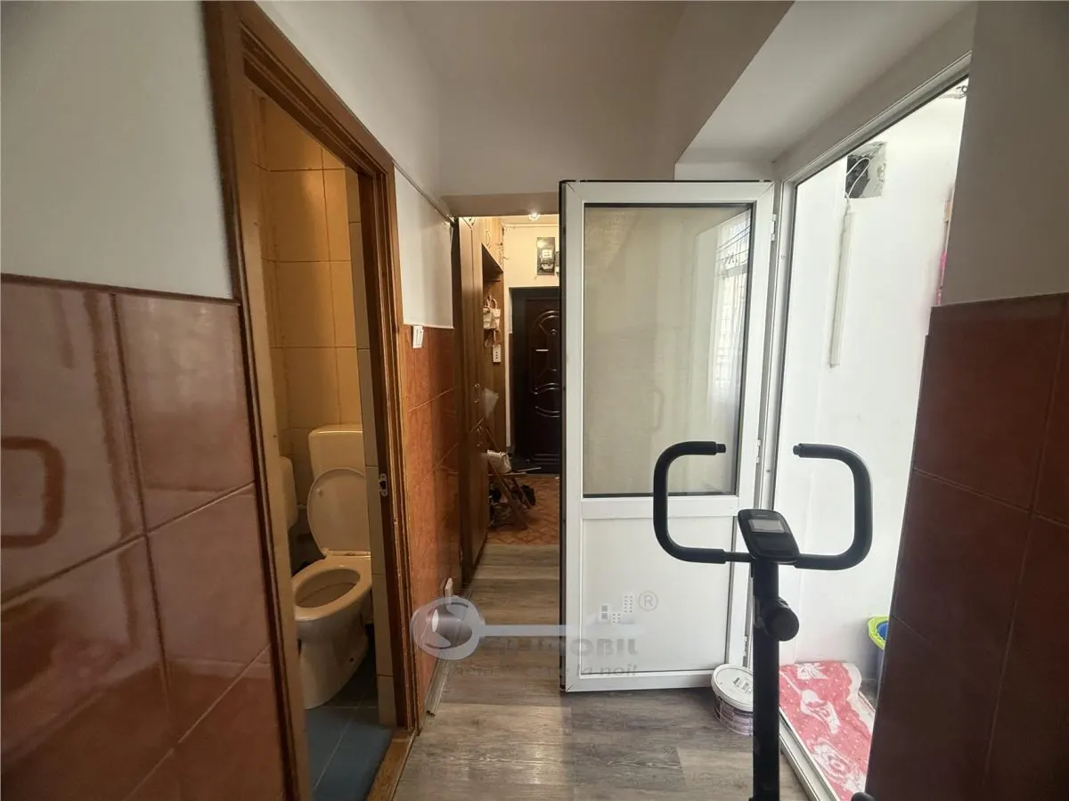 2 CAM GALATA BULEVARD, ET 1, DECOMANDAT,  2 BALCOANE - foto 14